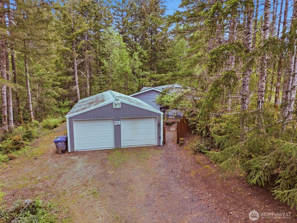 71 E Richardson Road, Belfair, WA 98528