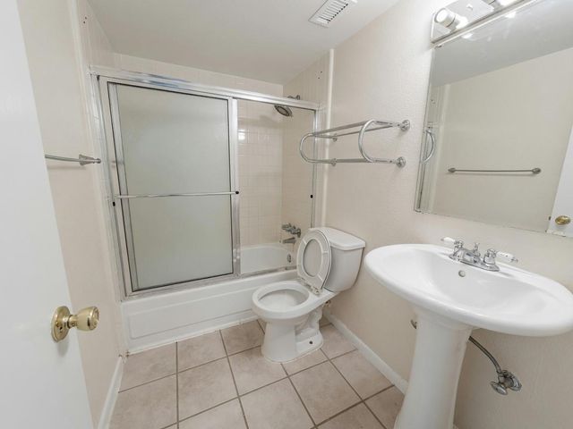 2250 Bering Drive 68, Houston, TX 77057