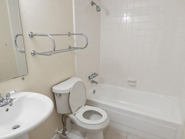 2250 Bering Drive 68, Houston, TX 77057