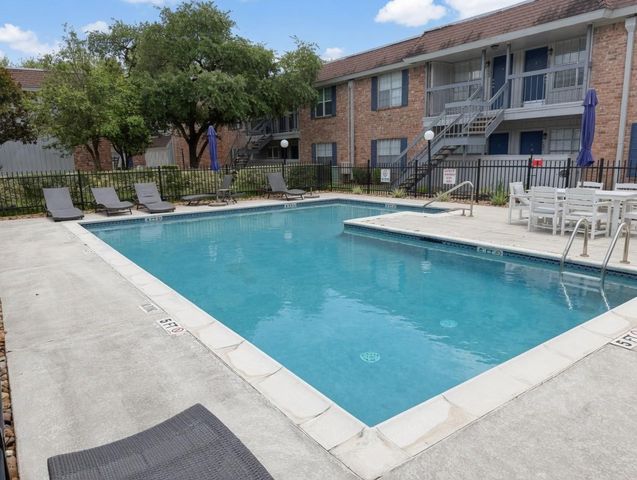 2250 Bering Drive 68, Houston, TX 77057
