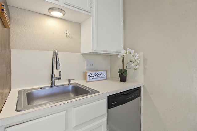 601 Nelray BLVD 17, Austin, TX 78751