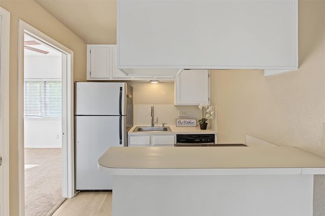 601 Nelray BLVD 17, Austin, TX 78751