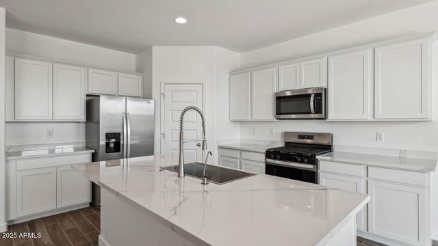 6021 E Ivory Coast Drive, San Tan Valley, AZ 85140