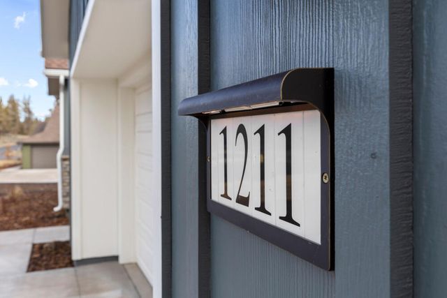 1211 Vine Maple Drive, Klamath Falls, OR 97601