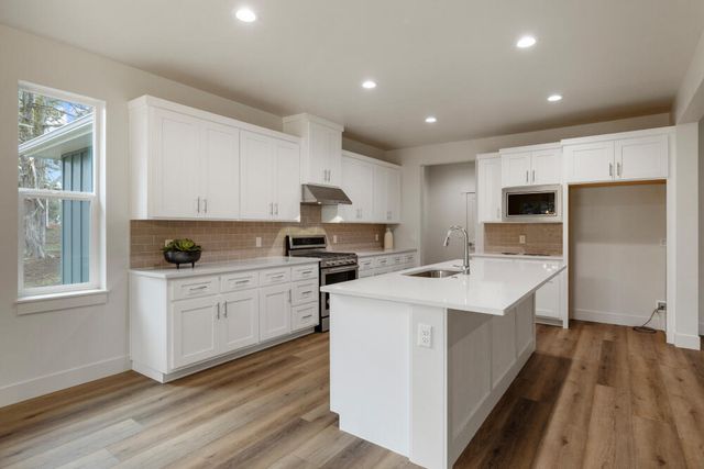 1211 Vine Maple Drive, Klamath Falls, OR 97601