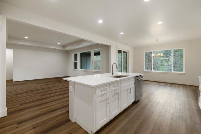 1211 Vine Maple Drive, Klamath Falls, OR 97601