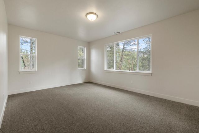 1211 Vine Maple Drive, Klamath Falls, OR 97601