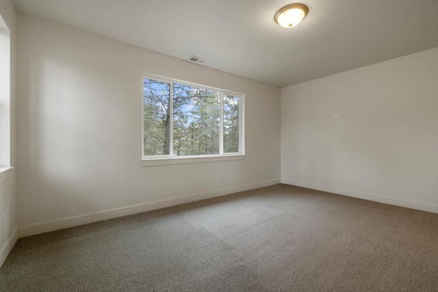 1211 Vine Maple Drive, Klamath Falls, OR 97601