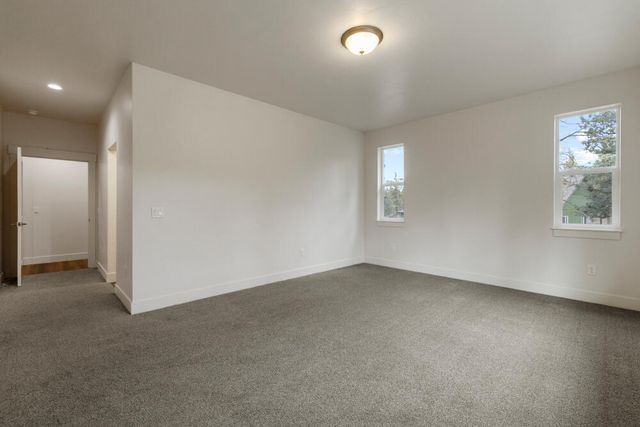 1211 Vine Maple Drive, Klamath Falls, OR 97601