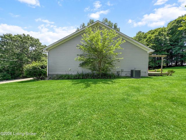 1153 Waterford Rd, Mt Washington, KY 40047