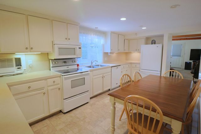 467 Main Street, West Dennis, MA 02670