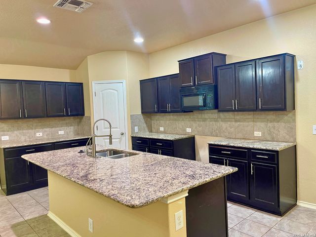 8823 QUIHI WAY, San Antonio, TX 78254
