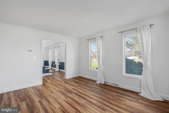 4956 E BERLIN RD, Thomasville, PA 17364