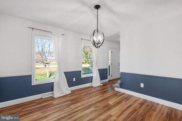 4956 E BERLIN RD, Thomasville, PA 17364