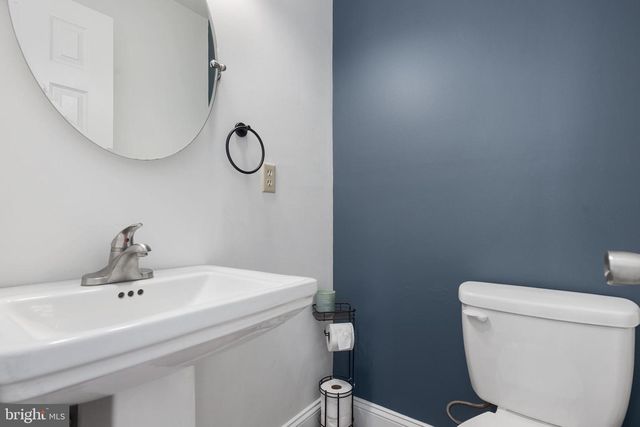 4956 E BERLIN RD, Thomasville, PA 17364