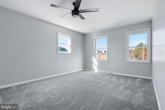 4956 E BERLIN RD, Thomasville, PA 17364