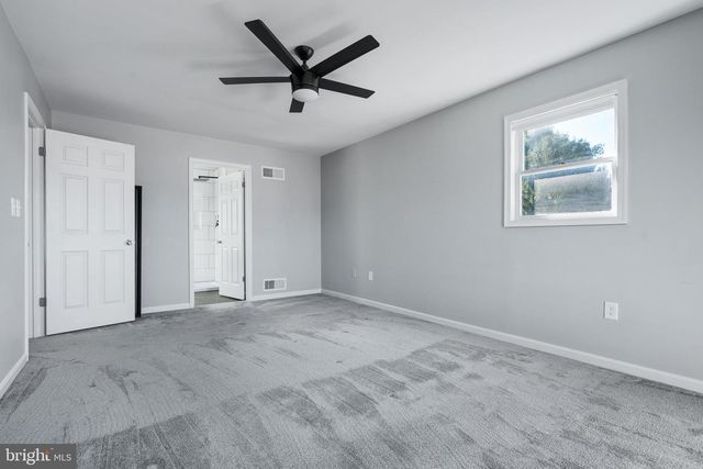 4956 E BERLIN RD, Thomasville, PA 17364