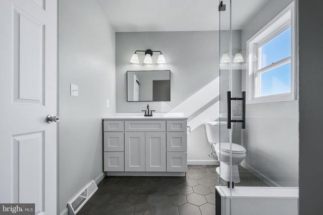 4956 E BERLIN RD, Thomasville, PA 17364