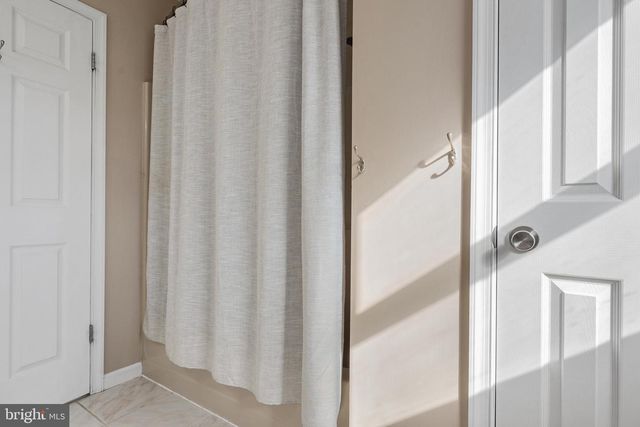 4956 E BERLIN RD, Thomasville, PA 17364