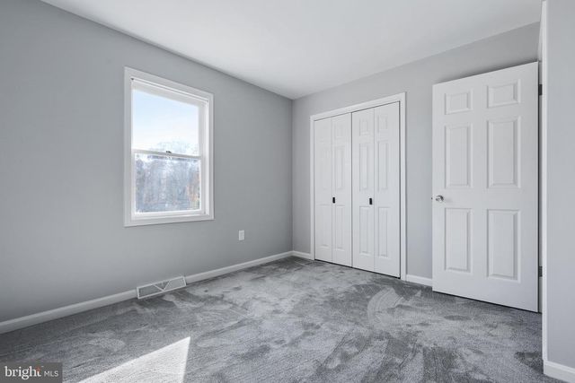 4956 E BERLIN RD, Thomasville, PA 17364