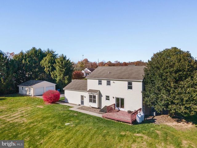 4956 E BERLIN RD, Thomasville, PA 17364