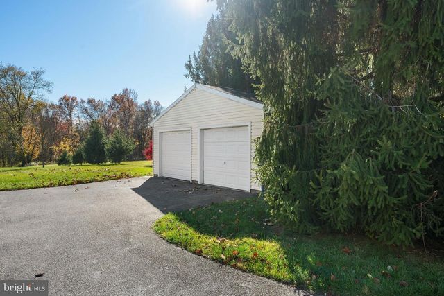 4956 E BERLIN RD, Thomasville, PA 17364