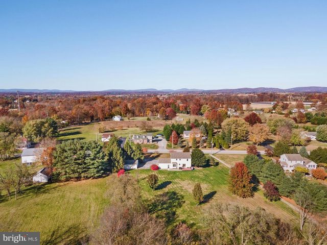 4956 E BERLIN RD, Thomasville, PA 17364