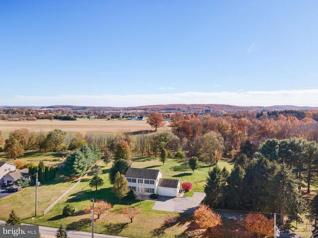 4956 E BERLIN RD, Thomasville, PA 17364