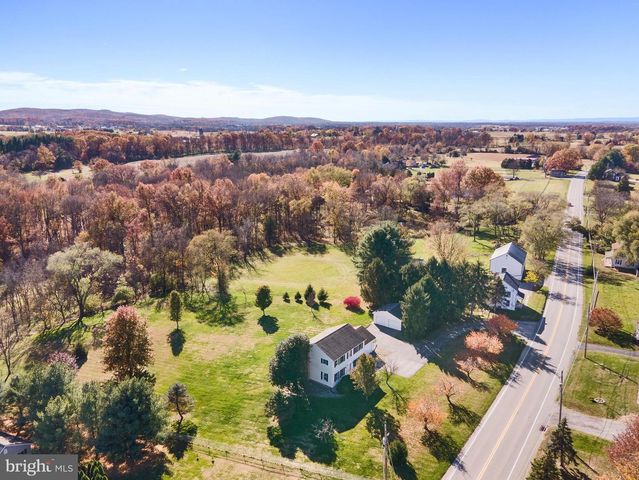 4956 E BERLIN RD, Thomasville, PA 17364