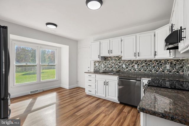 4956 E BERLIN RD, Thomasville, PA 17364