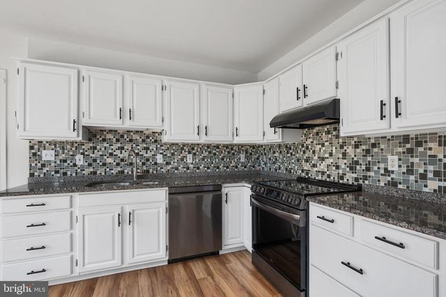 4956 E BERLIN RD, Thomasville, PA 17364