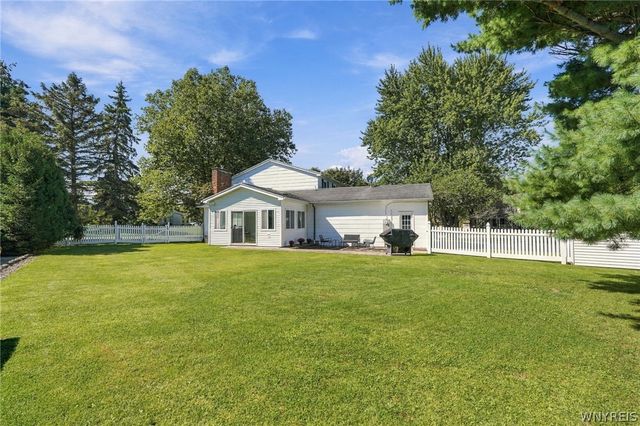 11 Old Orchard Lane, Orchard Park, NY 14127