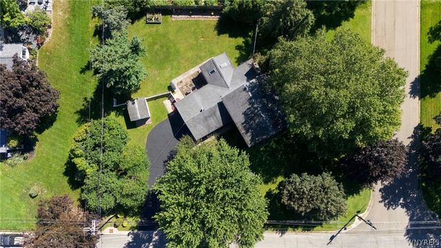 11 Old Orchard Lane, Orchard Park, NY 14127