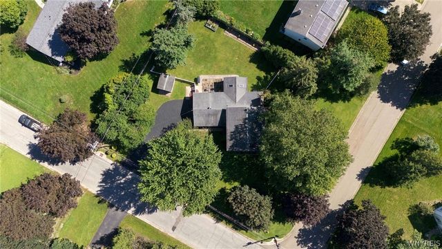11 Old Orchard Lane, Orchard Park, NY 14127