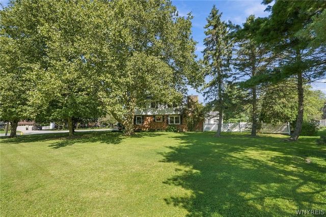 11 Old Orchard Lane, Orchard Park, NY 14127