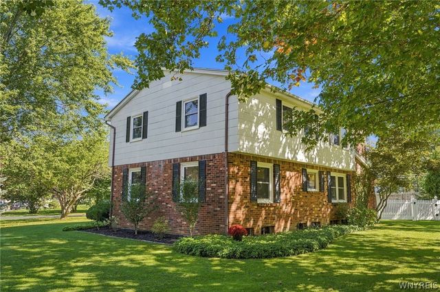 11 Old Orchard Lane, Orchard Park, NY 14127