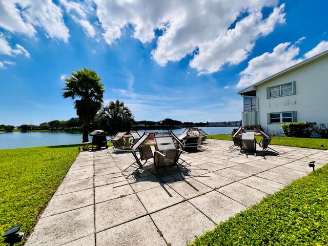 57 Chatham C, West Palm Beach, FL 33417