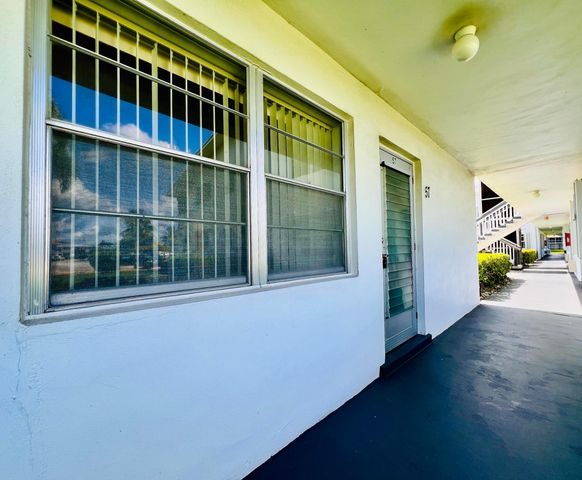 57 Chatham C, West Palm Beach, FL 33417