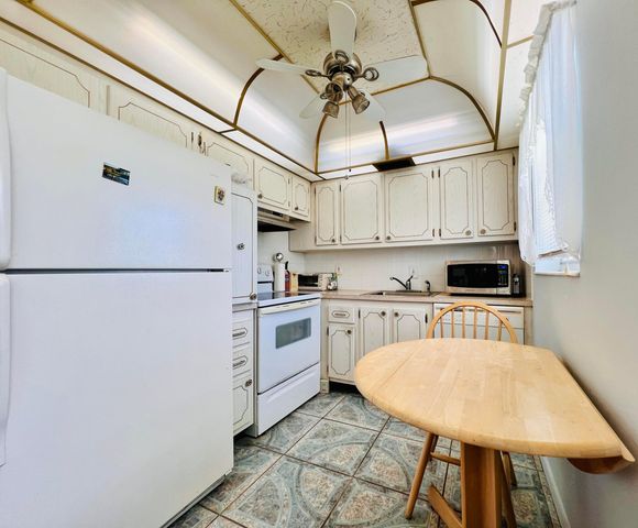 57 Chatham C, West Palm Beach, FL 33417