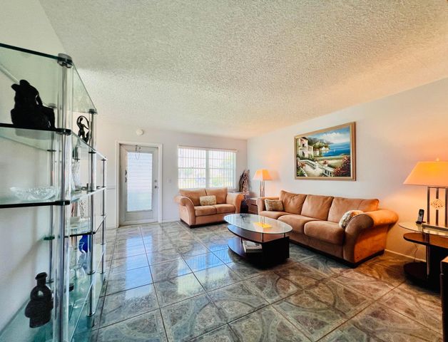 57 Chatham C, West Palm Beach, FL 33417