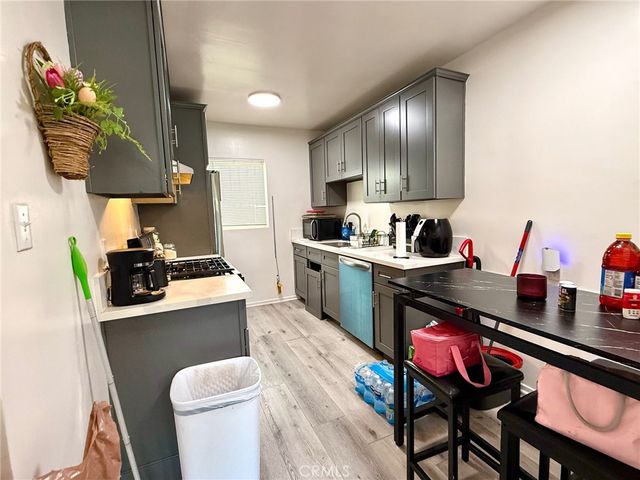 5231 Roseland, Los Angeles, CA 90016