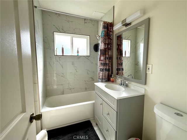 5231 Roseland, Los Angeles, CA 90016