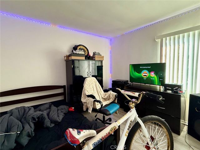 5231 Roseland, Los Angeles, CA 90016