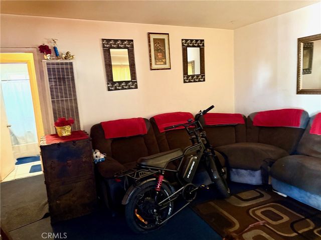 5231 Roseland, Los Angeles, CA 90016