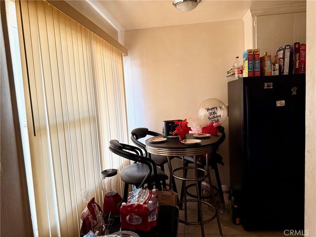 5231 Roseland, Los Angeles, CA 90016