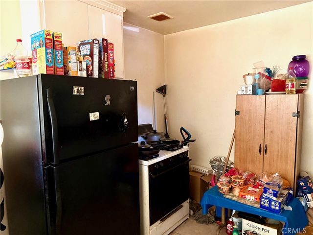 5231 Roseland, Los Angeles, CA 90016