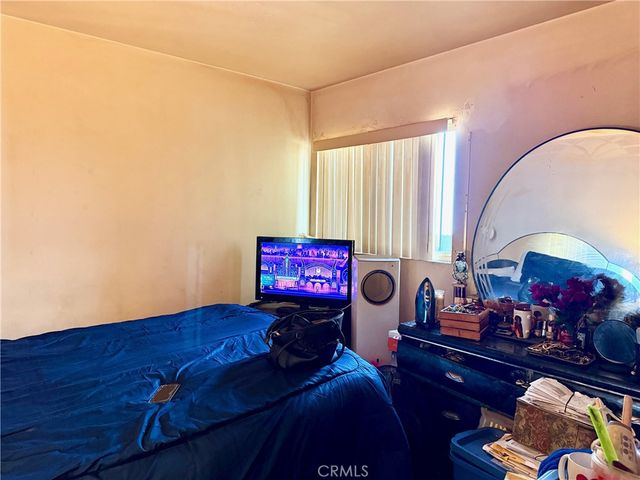 5231 Roseland, Los Angeles, CA 90016