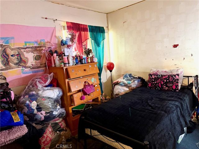 5231 Roseland, Los Angeles, CA 90016