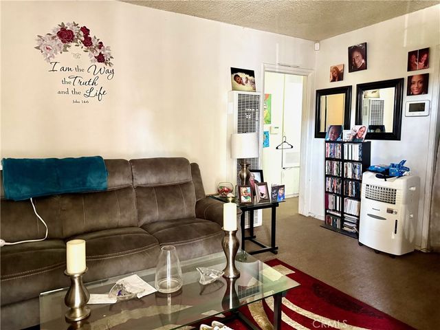 5231 Roseland, Los Angeles, CA 90016