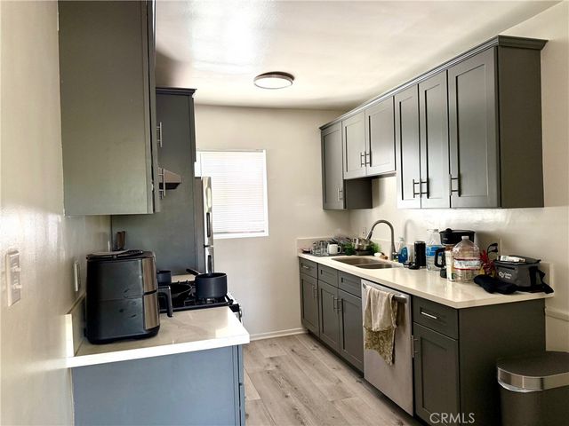 5231 Roseland, Los Angeles, CA 90016